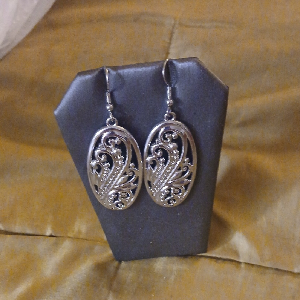 Elegant Silver Filigree Earrings